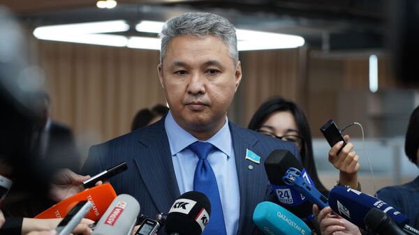 Председатель партии Ак жол, депутат Азат Перуашев - Sputnik Казахстан