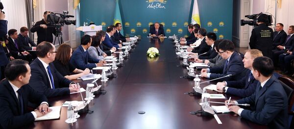 Нұр Отан партиясының төрағасы Нұрсұлтан Назарбаев отырыс өткізді - Sputnik Қазақстан