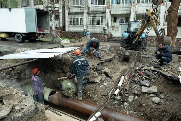 Клубы пара, грохот и шок: пострадавшие от фонтана кипятка алматинцы рассказали о ЧП - Sputnik Казахстан