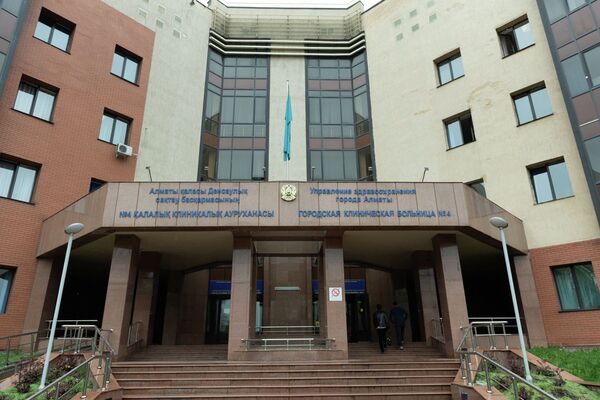 Клубы пара, грохот и шок: пострадавшие от фонтана кипятка алматинцы рассказали о ЧП - Sputnik Казахстан