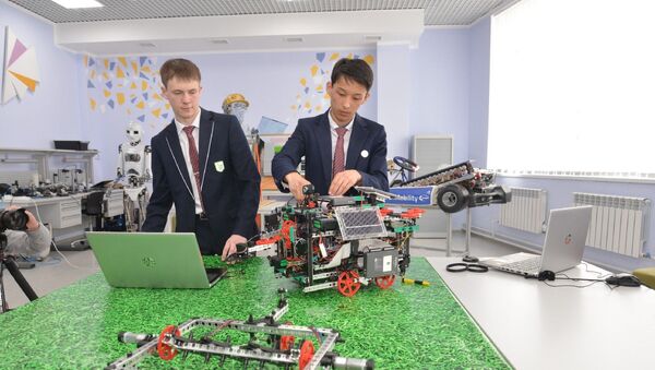 Школьники в Петропавловске создали робота для полевых работ на других планетах - Sputnik Казахстан
