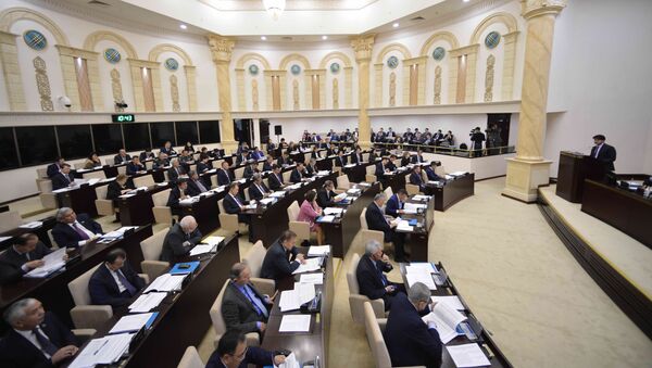 Депутаты сената парламента Казахстана на пленарном заседании - Sputnik Казахстан