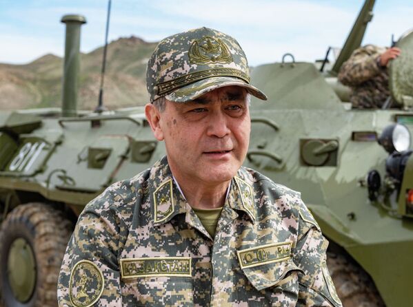 Министр обороны РК Нурлан Ермекбаев. Военные учения на реке Или - Sputnik Казахстан