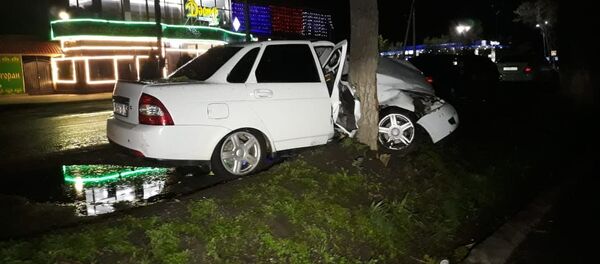 Неизвестная иномарка устроила аварию в микрорайоне Тау Самалы и скрылась - Sputnik Казахстан
