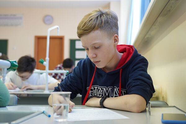 Жители столицы Казахстана во второй раз написали Тотальный диктант - Sputnik Казахстан