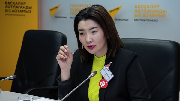 Телеведущая Айгуль Мукей зачитала текст диктанта в пресс-центре Sputnik Казахстан - Sputnik Казахстан
