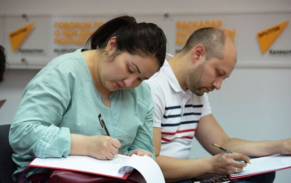 Участники Тотального диктанта в пресс-центре Sputnik Казахстан - Sputnik Казахстан