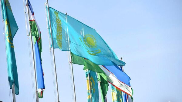 Флаги Казахстана и Узбекистана - Sputnik Казахстан