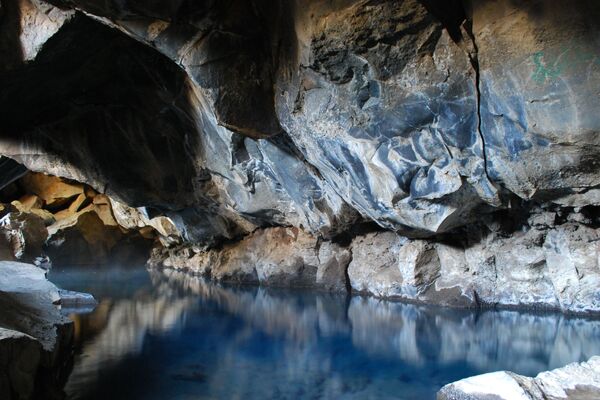 Вулканическая пещера Грьетагья в Исландии - Sputnik Казахстан