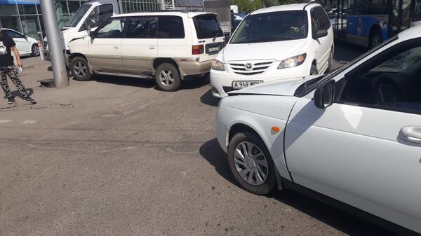 Два ДТП на одном перекрестке в Алматы: пострадали три человека - Sputnik Казахстан