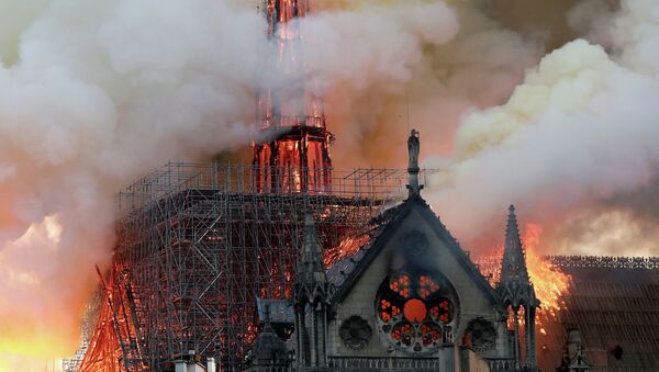  Собор Парижской Богоматери (Нотр-Дам-де-Пари) горел во Франции (Париж) - Sputnik Казахстан