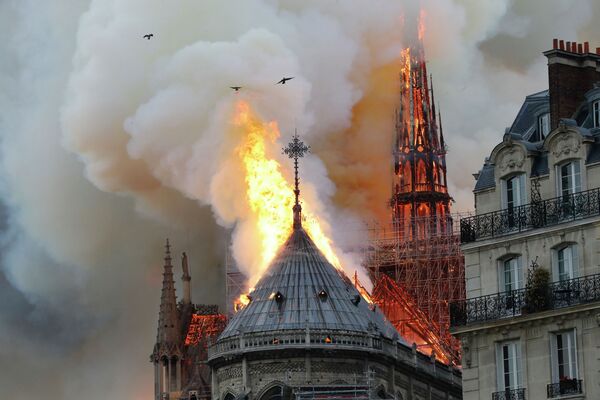 Собор Парижской Богоматери (Нотр-Дам-де-Пари) горел во Франции (Париж) - Sputnik Казахстан