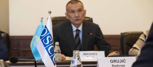 Председатель Центральной избирательной комиссии РК Берик Имашев во время встречи с представителями Миссии БДИПЧ/ОБСЕ  - Sputnik Казахстан