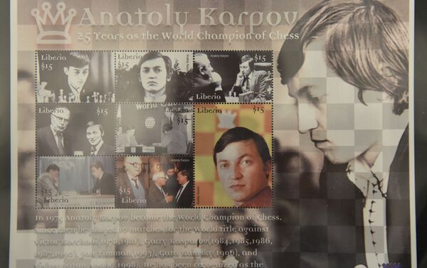 Выдающийся шахматист Анатолий Карпов привез в Нур-Султан редкую коллекцию марок  - Sputnik Казахстан