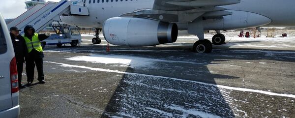 Шасси самолета Эйр Астана провалилось в асфальт Шасси самолета Эйр Астана провалилось в асфальт - Sputnik Казахстан