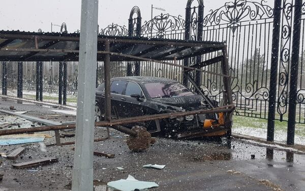 Toyota и Bentley столкнулись во Французском квартале - Sputnik Казахстан