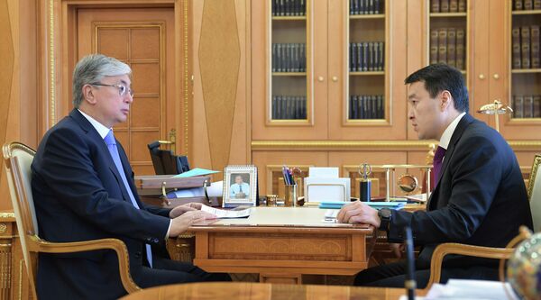 Токаев поручил Минфину больше зарабатывать и меньше тратить из бюджета Токаев поручил Минфину больше зарабатывать и меньше тратить из бюджета - Sputnik Казахстан