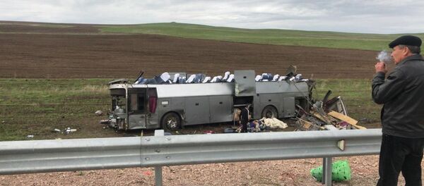 Перевернутый автобус близ Кордая - Sputnik Казахстан