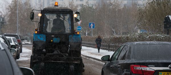 Уборка снега в Астане Уборка снега в Астане - Sputnik Казахстан