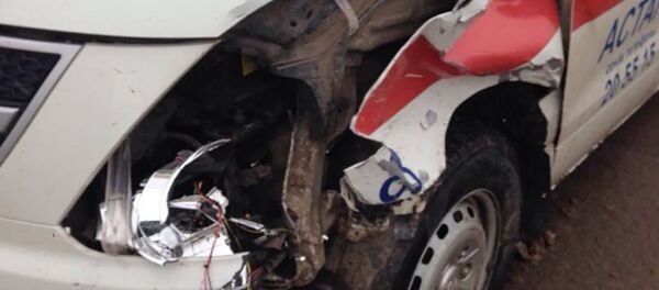 Архивное фото поврежденной машины корой помощи Архивное фото поврежденной машины корой помощи - Sputnik Казахстан