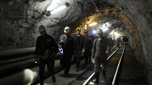 Архивное фото шахтеров в руднике - Sputnik Казахстан