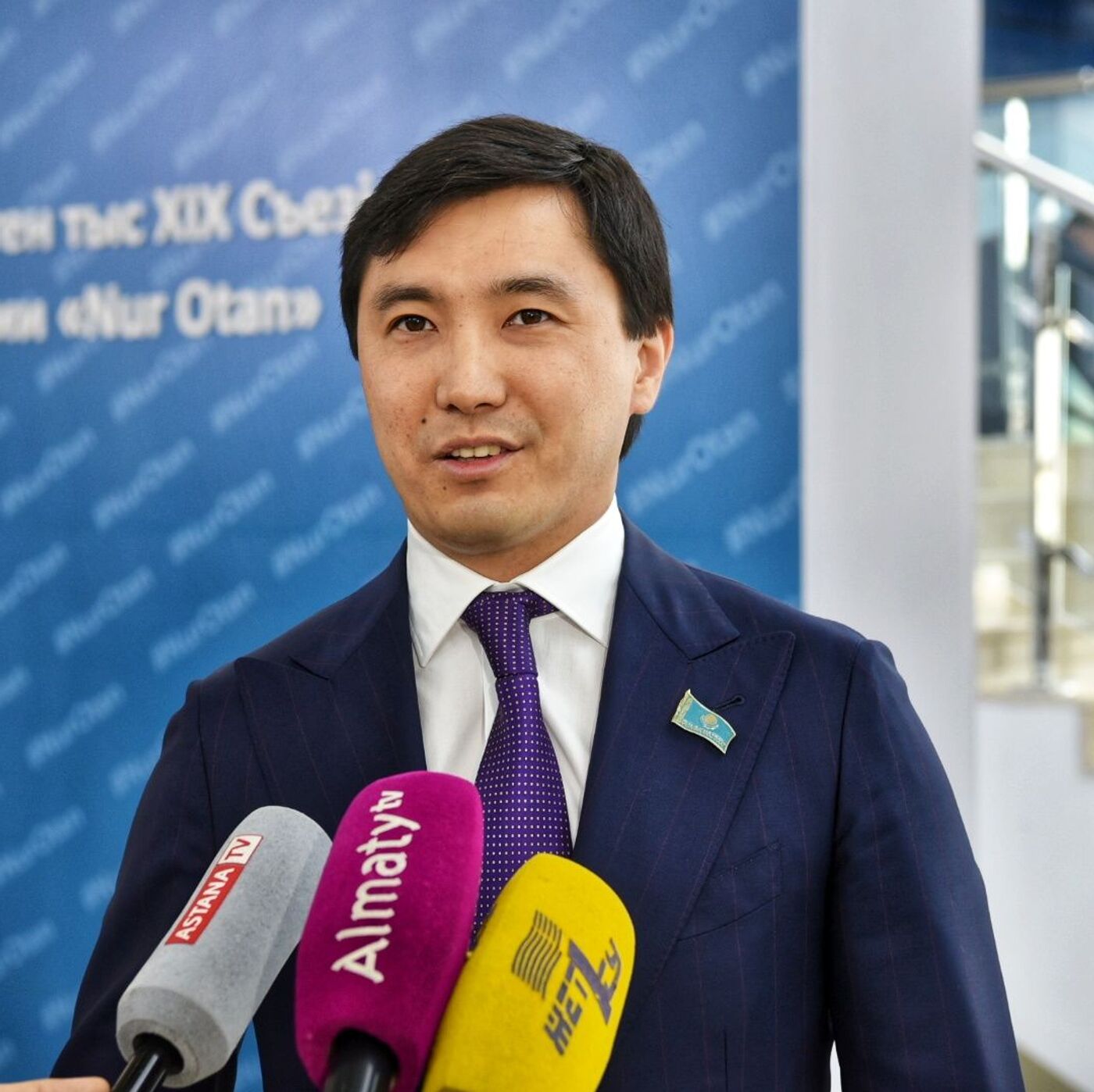 Орыс әйелі қара нәсілді жігітпен жыныстық қатынаста Таңертеңгі нәзік секс HD