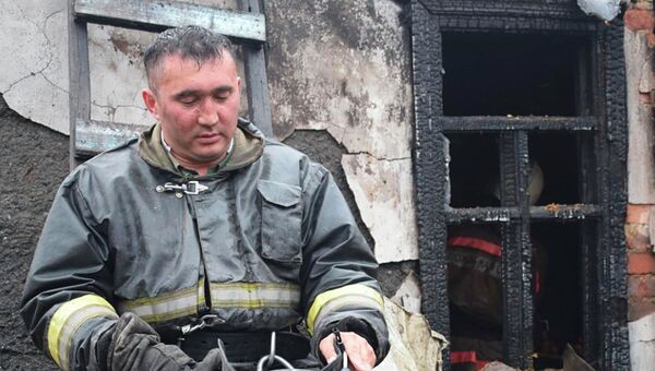 Фото казахстанского пожарного взорвало Сеть - Sputnik Казахстан