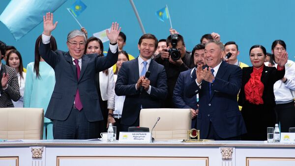 Президент Казахстана Касым-Жомарт Токаев и Лидер нации, председатель партии Nur Otan Нурсултан Назарбаев - Sputnik Казахстан