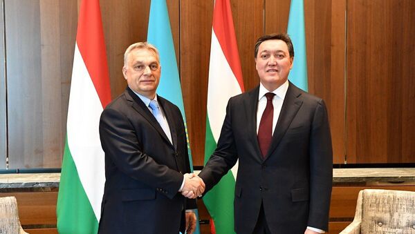 Встреча казахстанского премьера Аскара Мамина (справа) и премьера Венгрии Виктора Орбана - Sputnik Казахстан