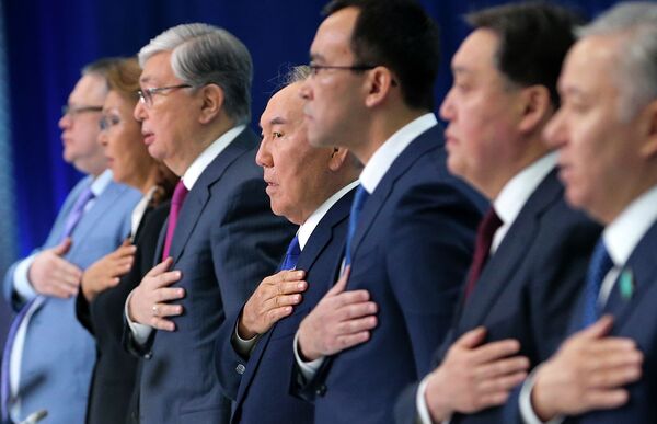 Первый президент Казахстана, Лидер нации Нурсултан Назарбаев (в центре) - Sputnik Казахстан