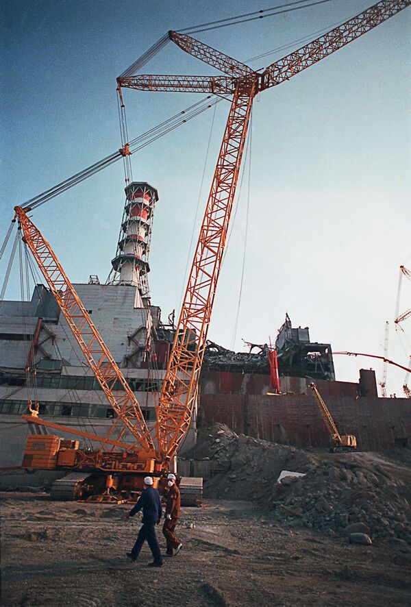 Чернобыль АЭС апаттық 4-ші блок қабырғасының опырылып түскен сәті - Sputnik Қазақстан