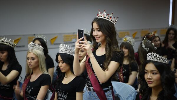 Экскурсия финалисток конкурса Мисс Казахстан 2019 в редакцию Sputnik Казахстан - Sputnik Казахстан
