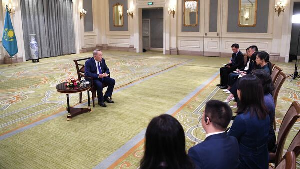Нурсултан Назарбаев дает интервью китайским журналистам - Sputnik Казахстан