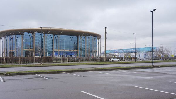 Ледовый дворец Арена и  баннер чемпионата мира по хоккею в Нур-Султане - Sputnik Казахстан