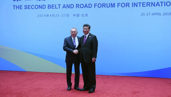 Первый президент Казахстана Нурсултан Назарбаев и председатель КНР Си Цзиньпин во время второго форума международного сотрудничества Один пояс, один путь - Sputnik Казахстан