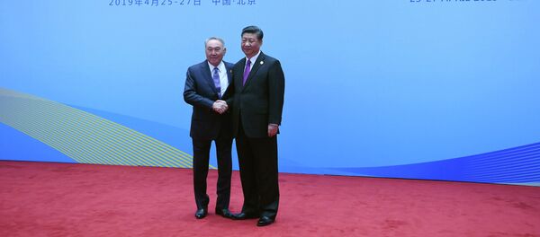 Первый президент Казахстана Нурсултан Назарбаев и председатель КНР Си Цзиньпин во время второго форума международного сотрудничества Один пояс, один путь - Sputnik Казахстан