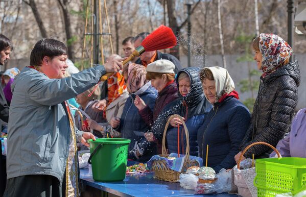 Освящение пасхальных куличей - Sputnik Казахстан