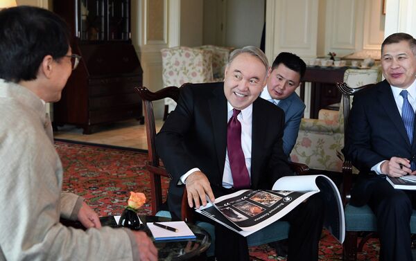 Елбасы Нурсултан Назарбаев встретился с известным актером Джеки Чаном - Sputnik Казахстан