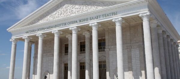 Итальяндық әйел әйелді қалай сорады