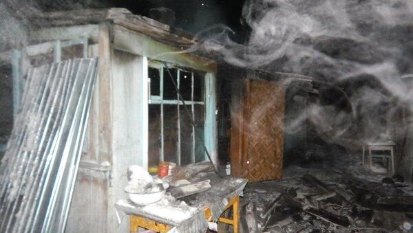 Архивное фото пожара в частном жилом доме - Sputnik Казахстан
