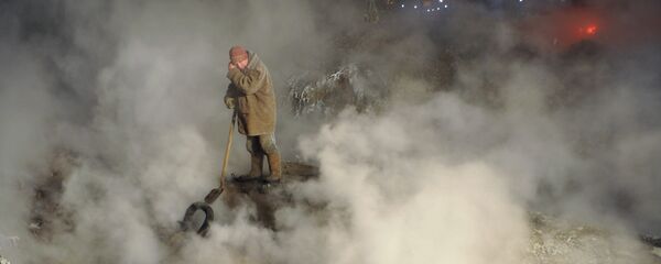 Авария на теплотрассе. Архивное фото - рекадр Авария на теплотрассе. Архивное фото - рекадр - Sputnik Казахстан