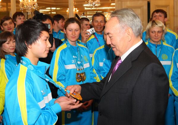 Первую свою крупную победу Денис одержал в 12 лет, победив на чемпионате Казахстана в 2006 году. В 13 лет он уже стал десятым на этапе юниорского Гран-при в Голландии.  - Sputnik Казахстан