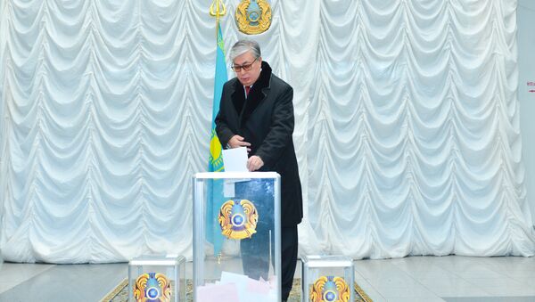 Касым-Жомарт Токаев на избирательном участке, архивное фото - Sputnik Казахстан