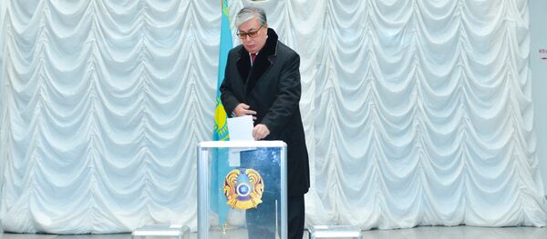 Касым-Жомарт Токаев на избирательном участке, архивное фото Касым-Жомарт Токаев на избирательном участке, архивное фото - Sputnik Казахстан