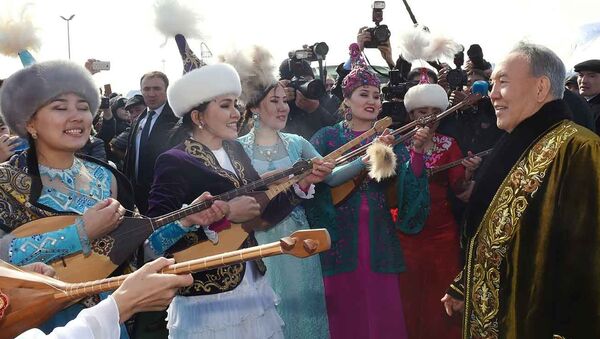Нурсултан Назарбаев во время праздника, архивное фото - Sputnik Казахстан