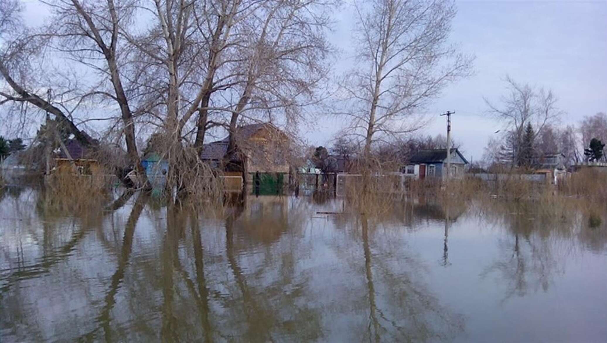 Погода северный казахстан петропавловск. Весенний паводок. Наводнения в России. Половодье в России. Половодье фото.