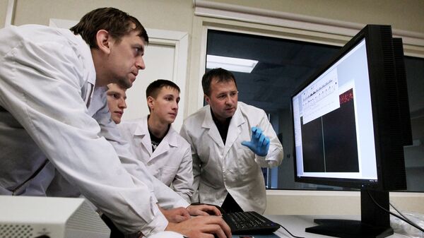 Архивное фото ученых  в лабораториии - Sputnik Казахстан