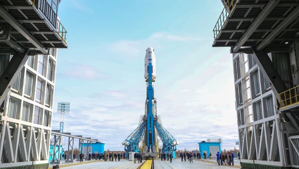 Вывоз ракеты Союз-2.1а с космическими аппаратами на стартовую площадку космодрома Восточный - Sputnik Казахстан