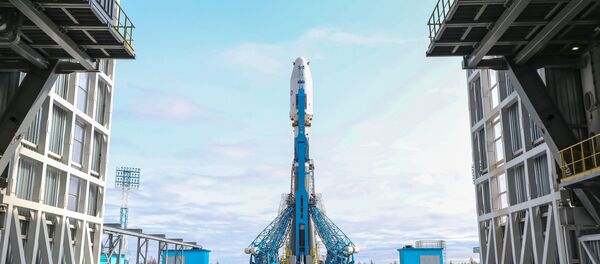 Вывоз ракеты Союз-2.1а с космическими аппаратами на стартовую площадку космодрома Восточный Вывоз ракеты Союз-2.1а с космическими аппаратами на стартовую площадку космодрома Восточный - Sputnik Казахстан