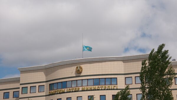 Приспущенные флаги на зданиях в связи с трауром в Казахстане, архивное фото - Sputnik Казахстан